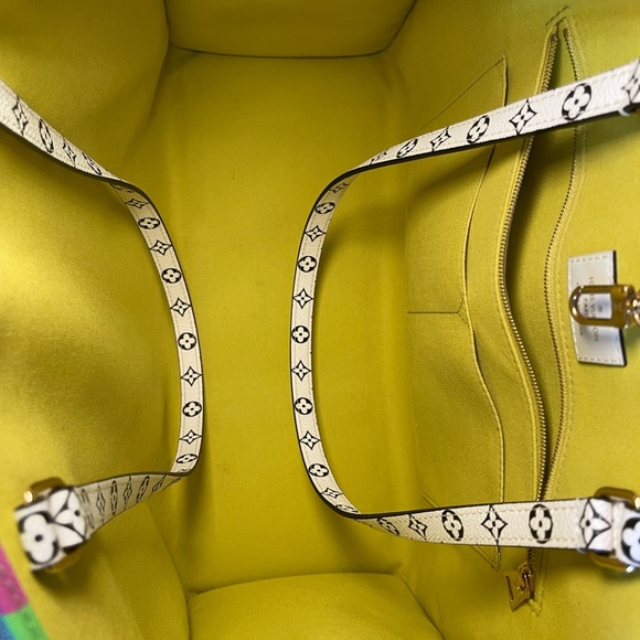 💚💜Louis Vuitton Limted Edition Giant Onthego GM Vert💜💚 - Picture 5 of 10